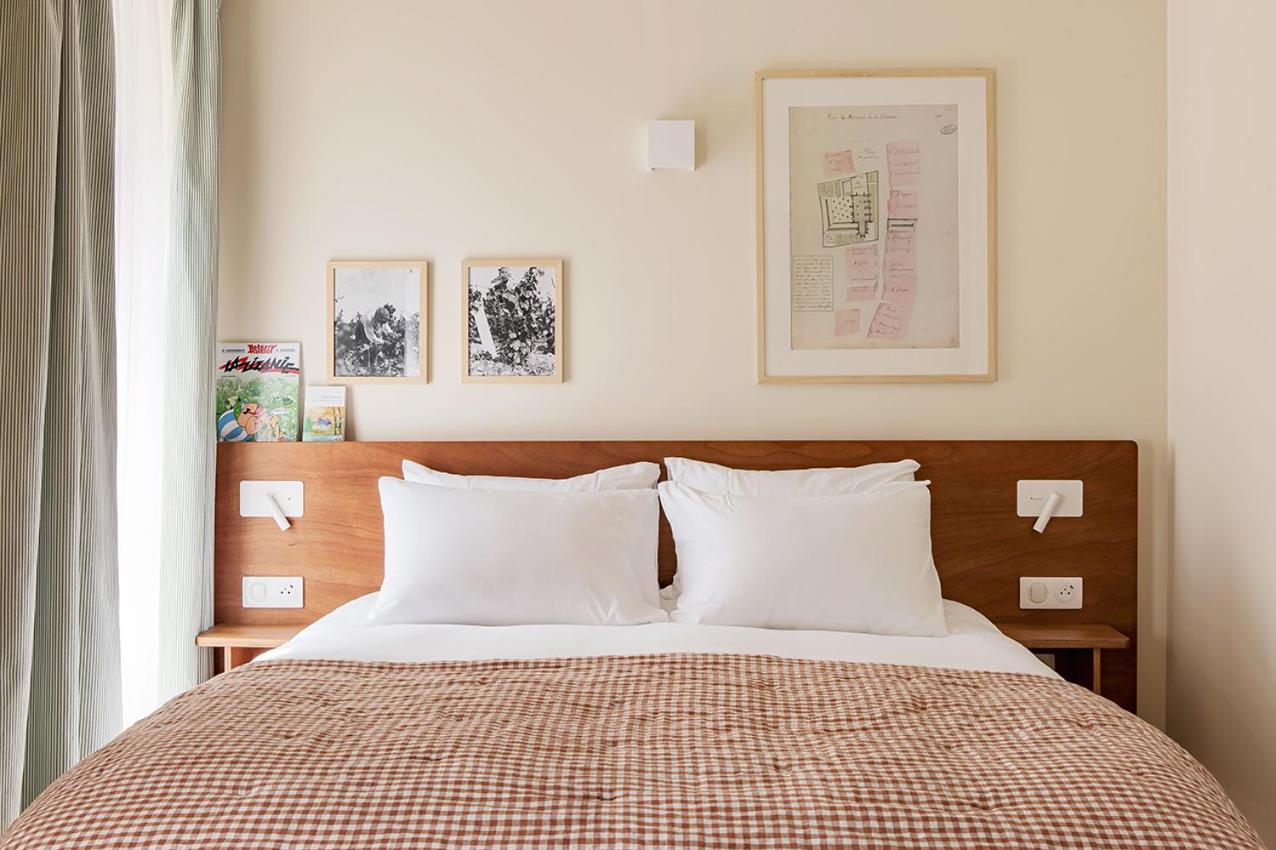 ROOM, SINGLE