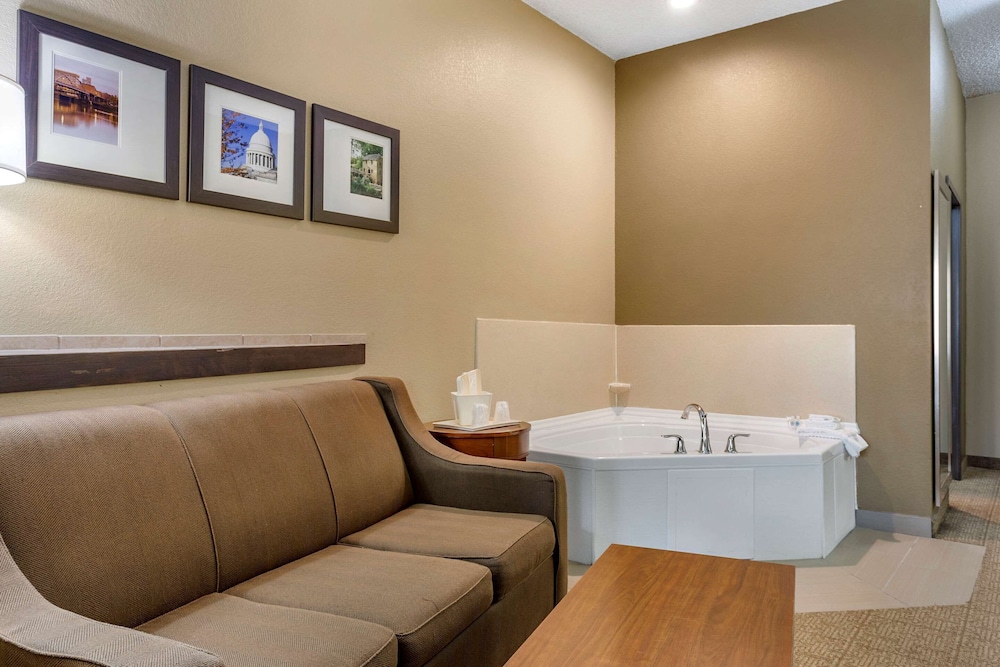Comfort Suites Jonesboro University Area 5/32