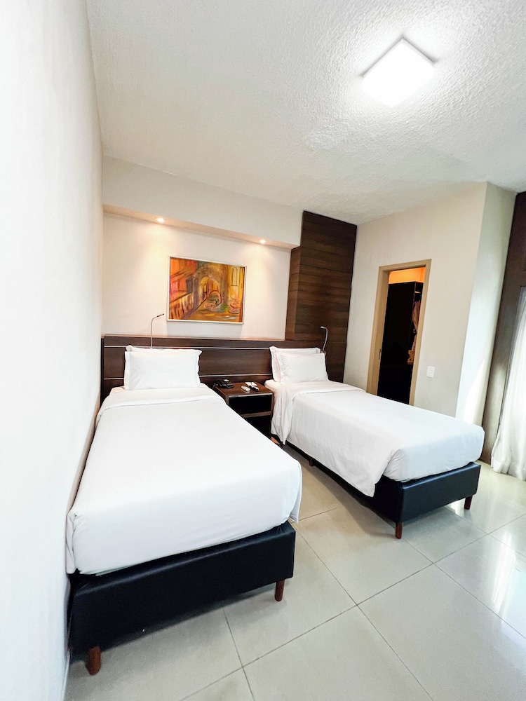 EXECUTIVE, TWIN BEDS