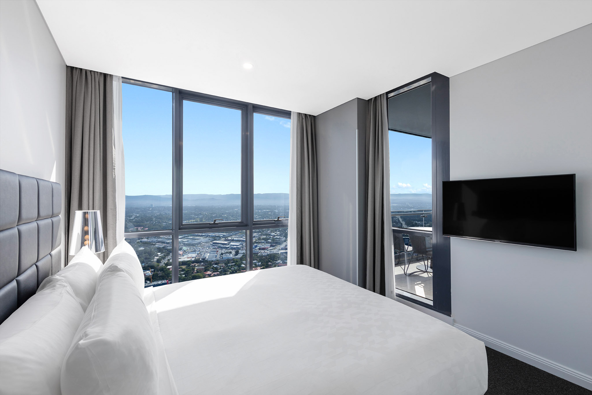 Meriton Suites Southport 2/11