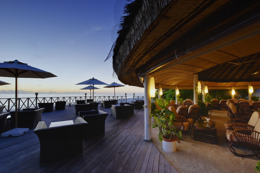 Angaga Island Resort And Spa 3/57