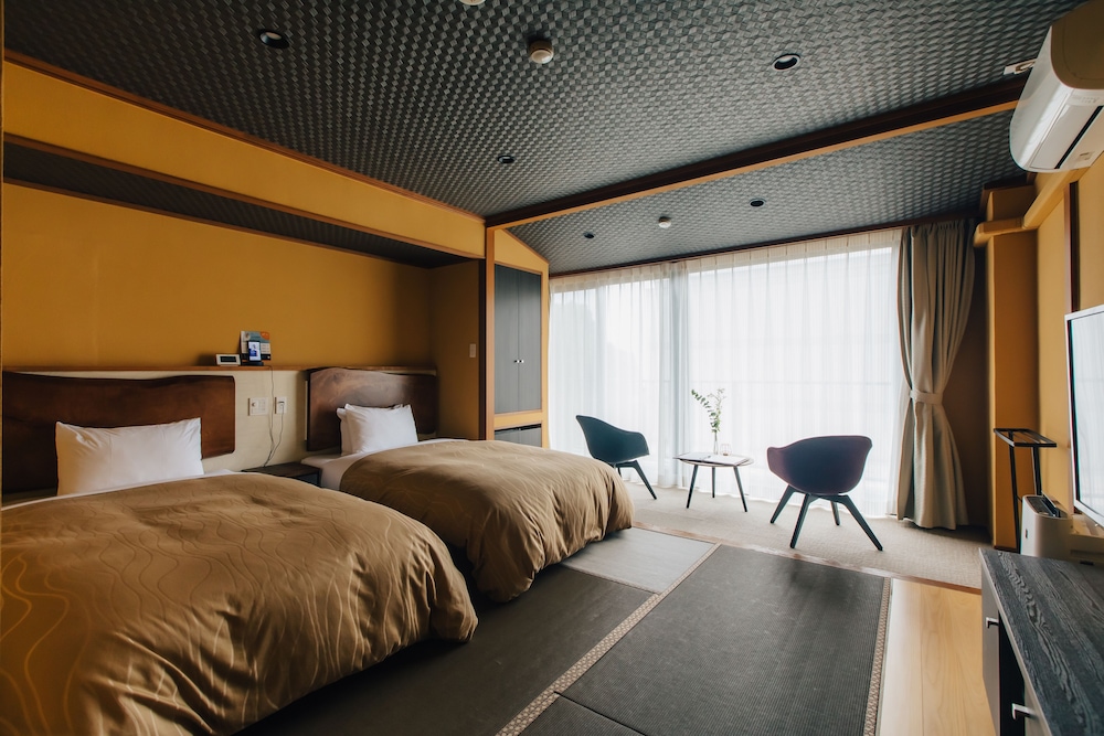 JAPANESE, TWIN BEDS, MAIN BUILDING