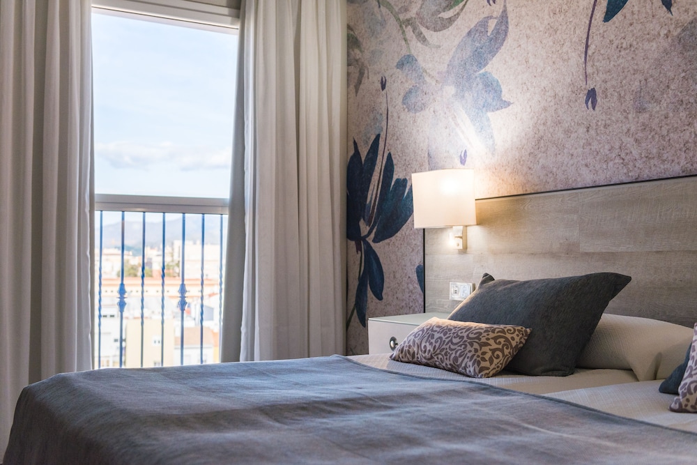 ROOM, DOUBLE BED