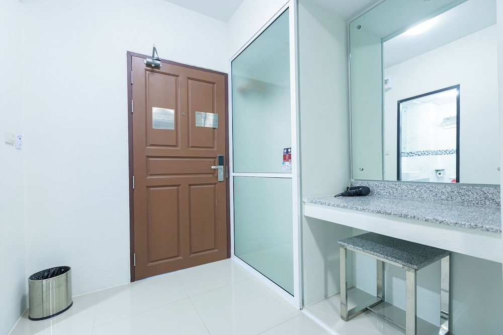 Siam Rama 9 Hotel 48/50