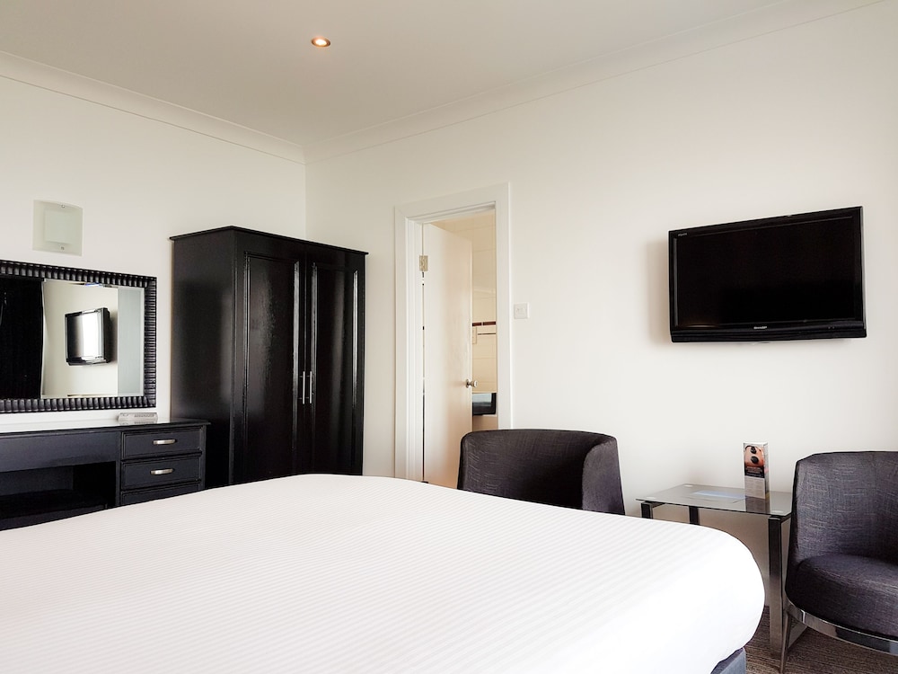 غرفة بسرير مزدوج بإطلالة على البحر بشرفة، The Cumberland Hotel - Oceana Collection 3/4