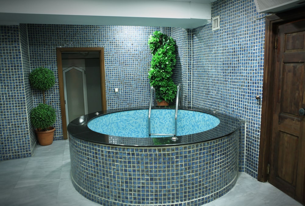 Prestige Hotel 28/49