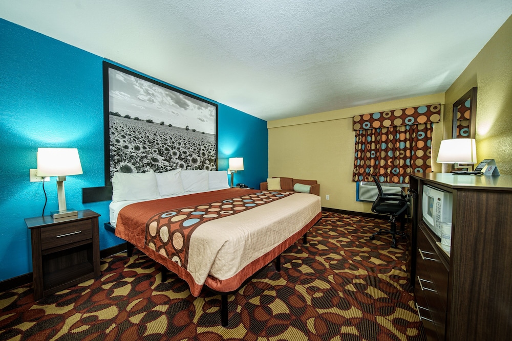 Super 8 by Wyndham Wichita Airport 11/47