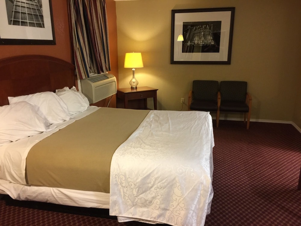 Ranch House Inn and Suites 12/28