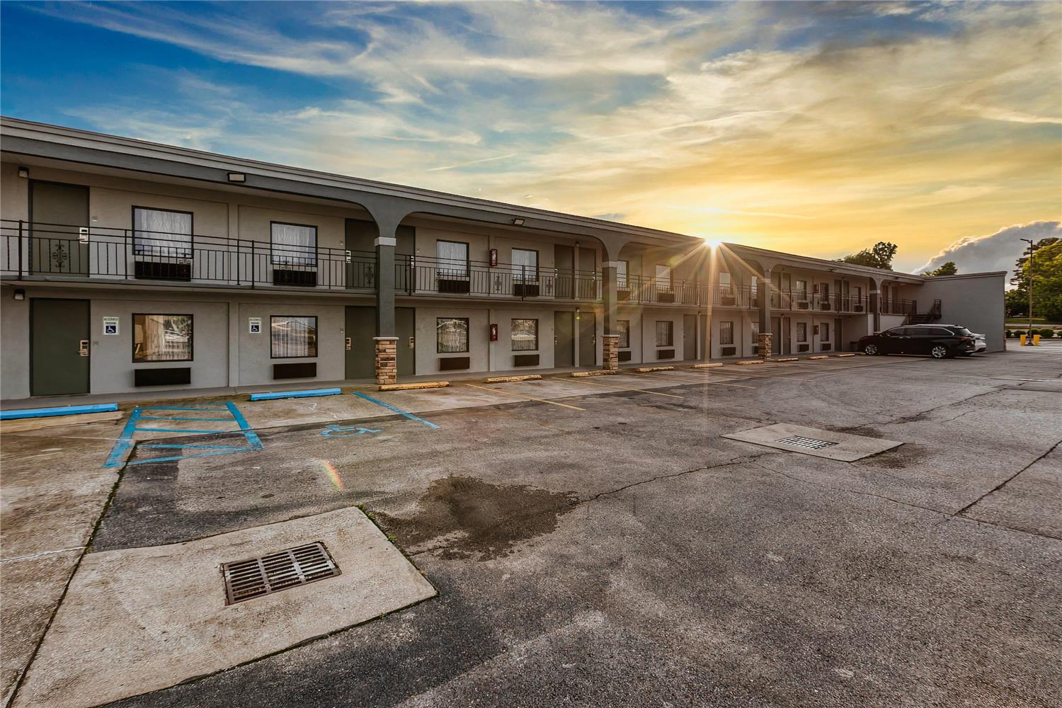 Clarion Pointe Decatur River City 32/41
