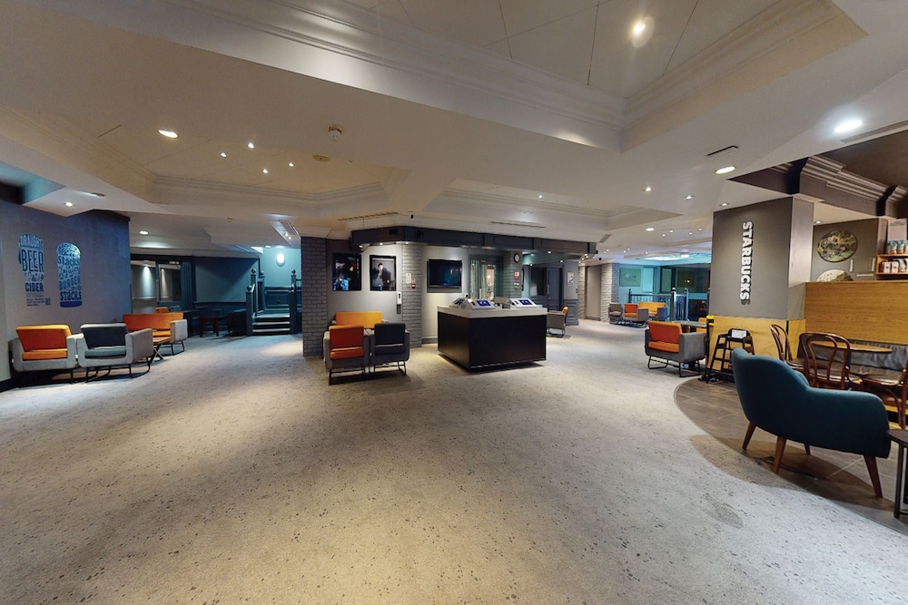 Village Leeds North Hotel Leisure Club 66/70