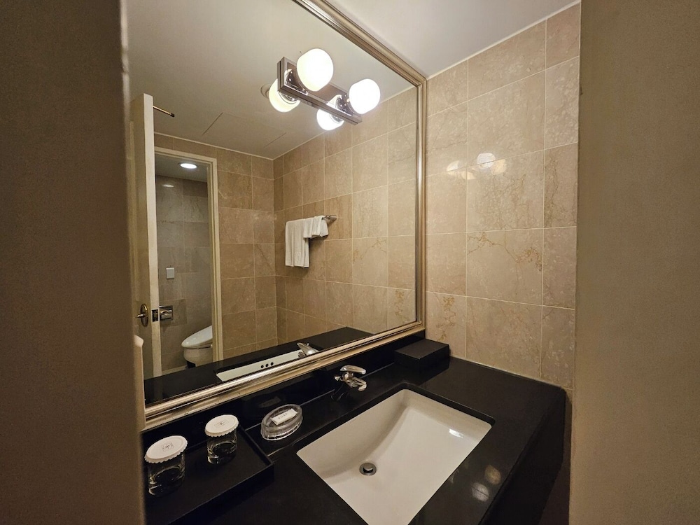 Koreana Hotel 63/64