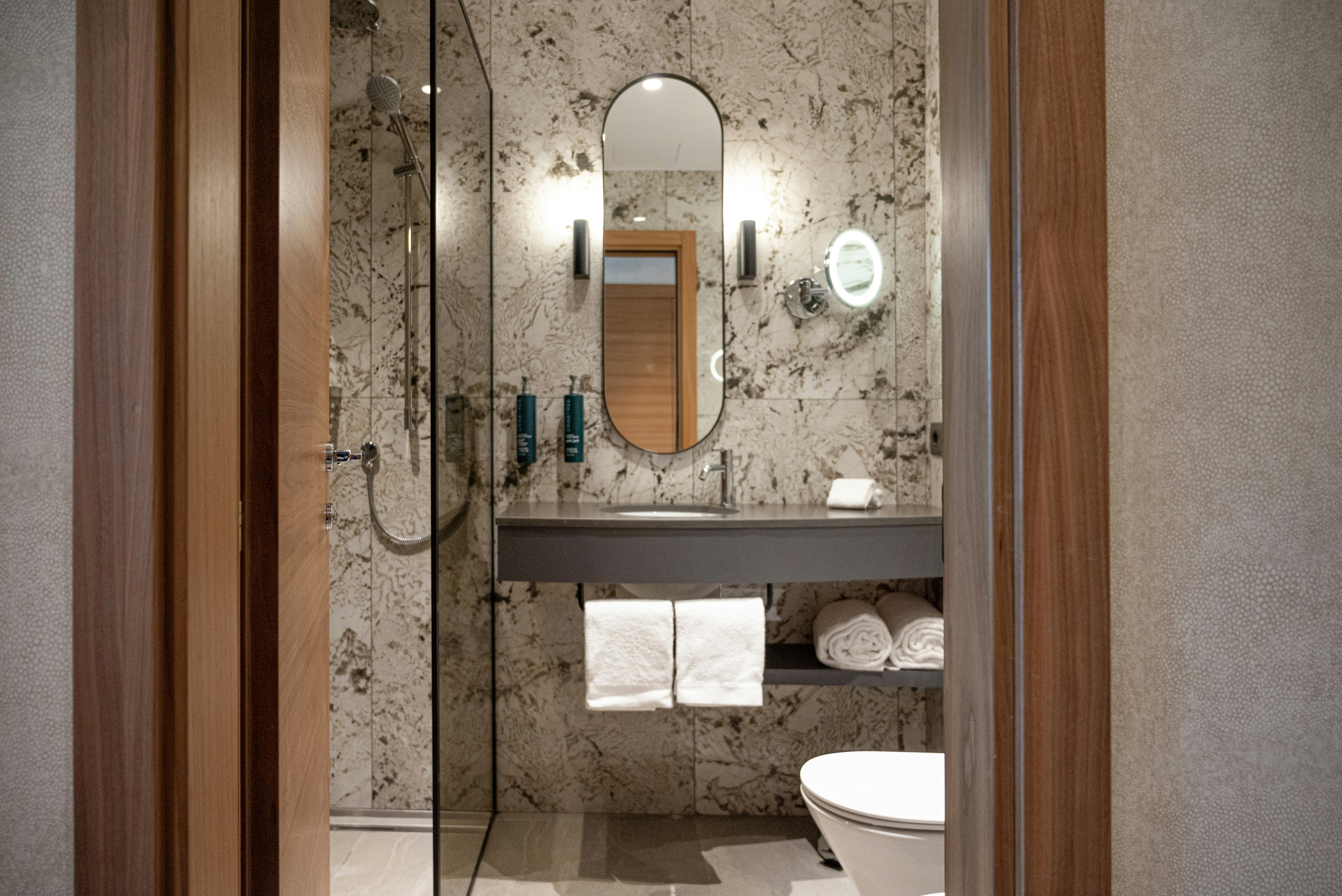 غرفة ديلوكس بسرير كينج، Hilton Milan Hotel 7/8