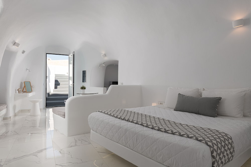White Concept Caves - Adults Only 5/34
