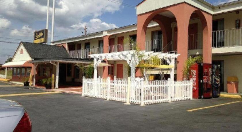 Scottish Inns Gordon Hwy photo2
