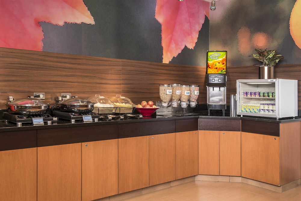 Fairfield Inn And Suites Frederick 12/50