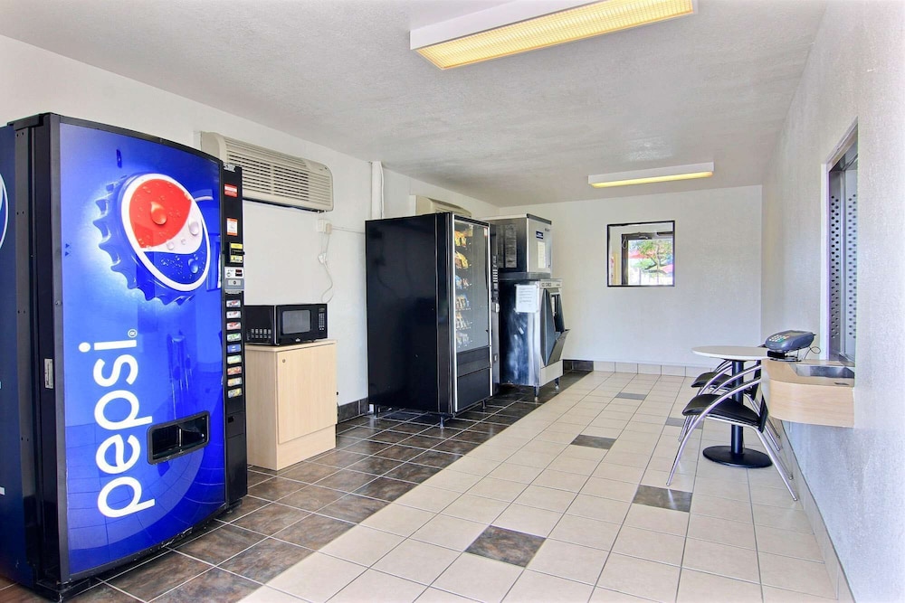 Motel6 Kingsville, TX 26/39
