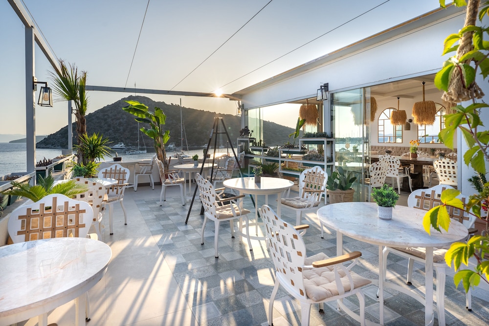 Liman Hotel Gumusluk 30/50