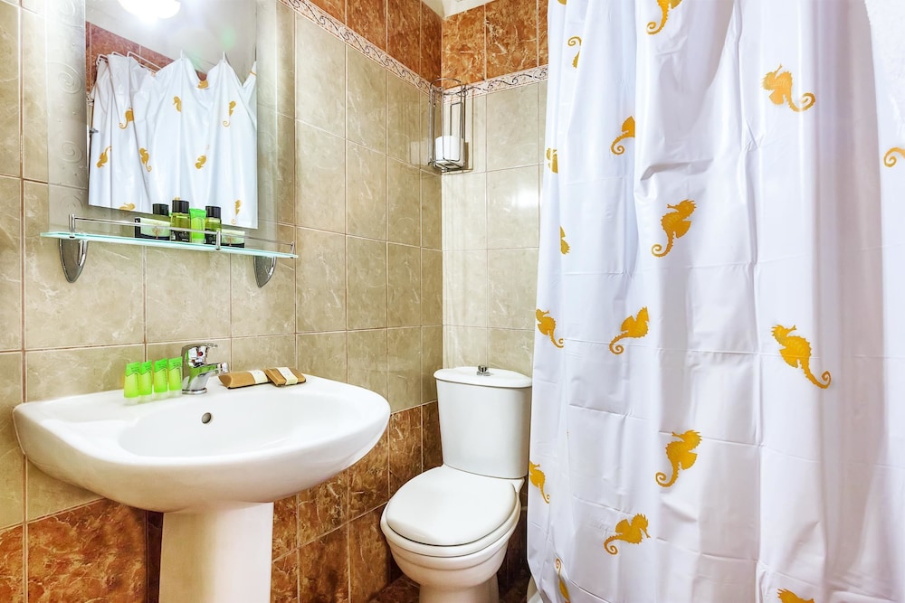 2 Bedrooms, Family Suite, Double and Twin Beds, Attic