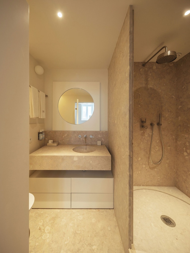 2 BEDROOMS, APARTMENT, RIVER VIEW