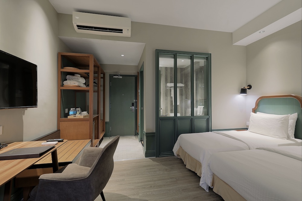 The Jesselton Hotel 15/50