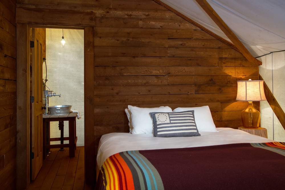 Conestoga Ranch Glamping Resort 10/100