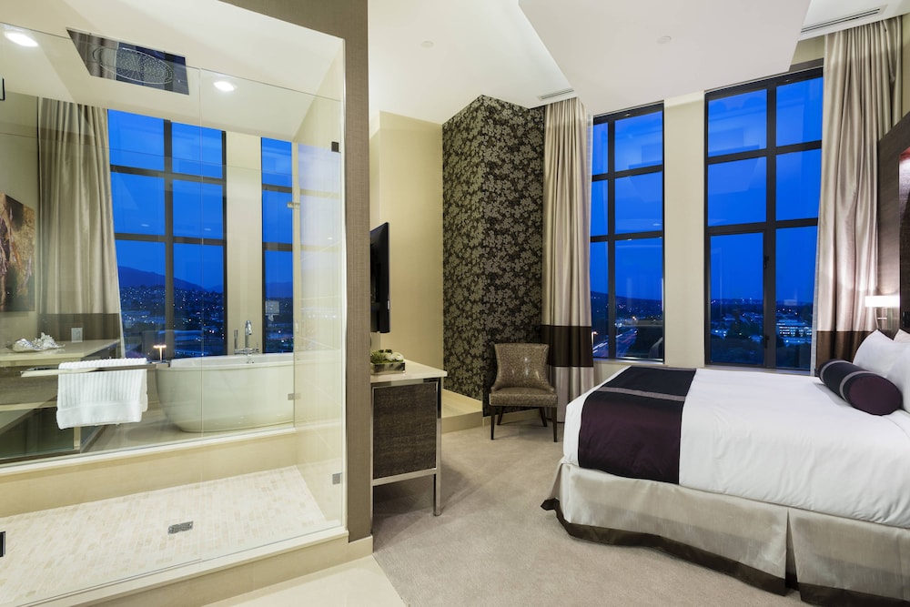 Delta Hotels by Marriott Burnaby Conference Centre 8/46