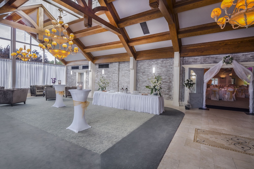 Treacys Oakwood Hotel, Shannon 8/55