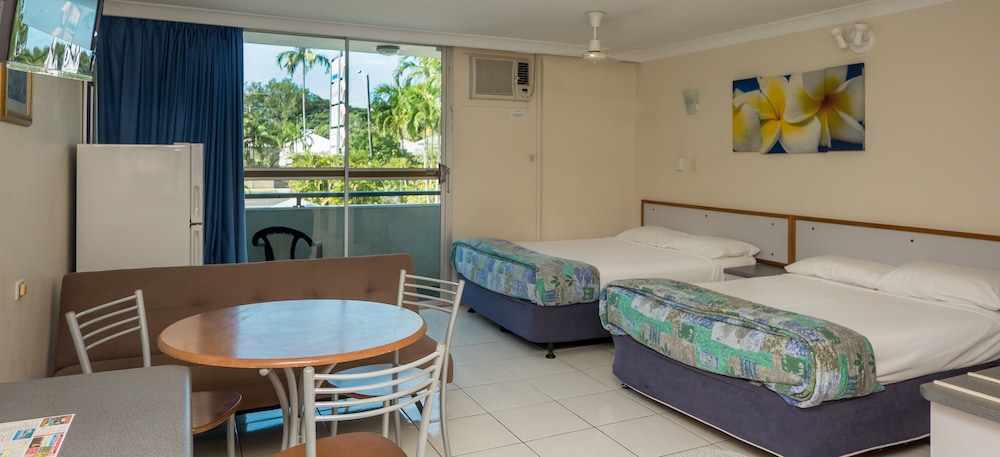 CAIRNS HOLIDAY LODGE 7/16