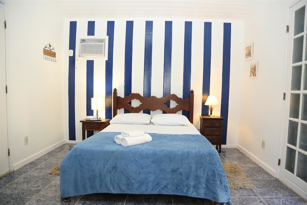 ROOM, DOUBLE BED