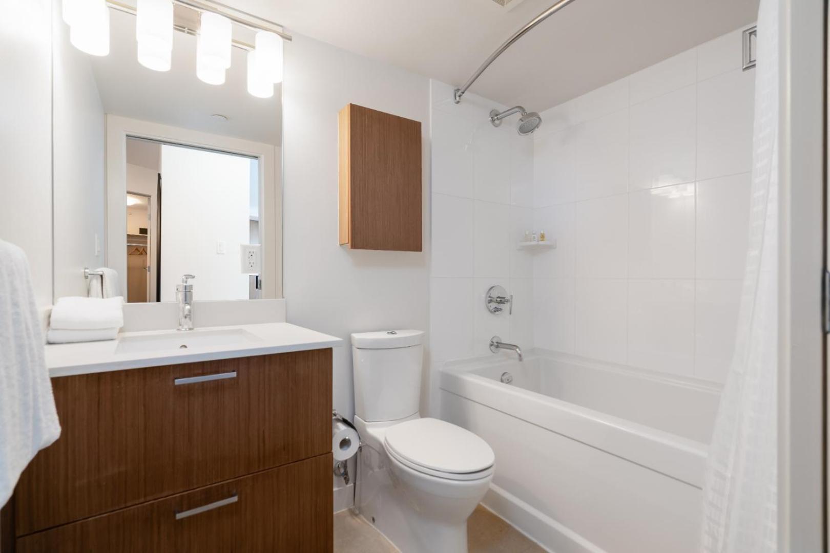 استوديو بسرير كوين، Level Yaletown - Seymour 2/3