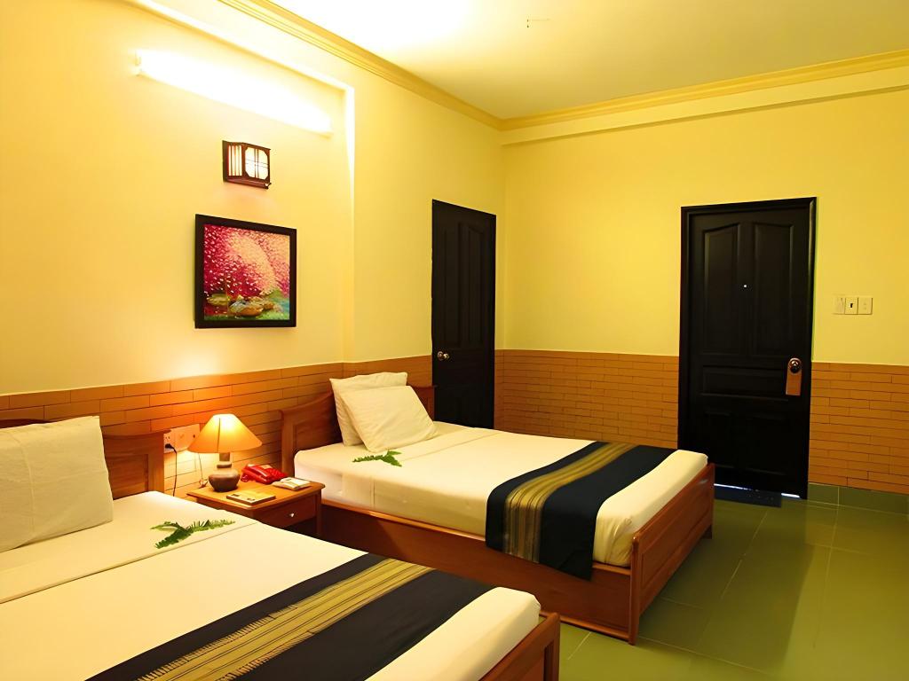 THE BEACH RESORT 4/44