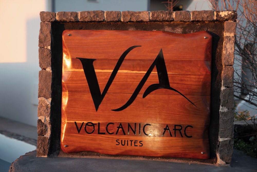 Volcanic Arc Santorini Suites 31/59