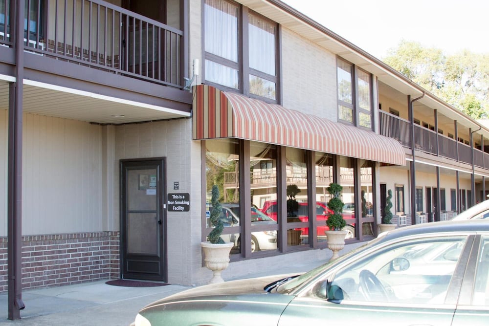 Cottonwood Inn 4/33
