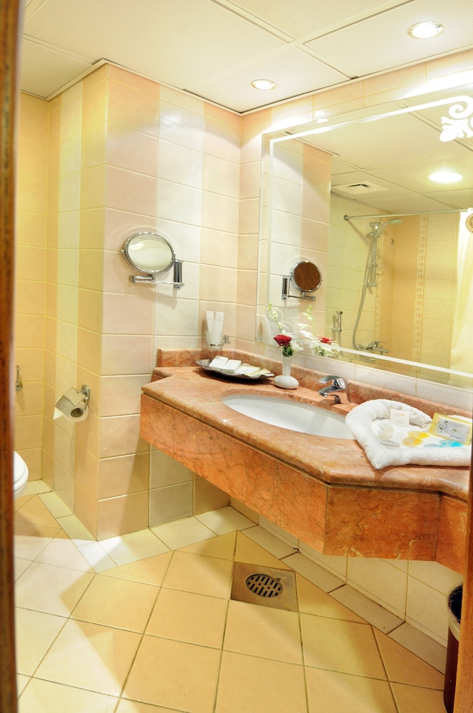 فندق زوار العالمي(Zowar Alalami hotel) 42/43