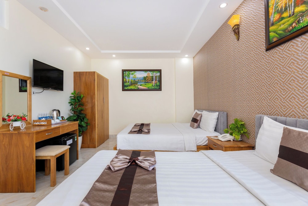 غرفة ديلوكس رباعية بإطلالة على المدينة، Ngoc Hanh Beach Hotel 10/10