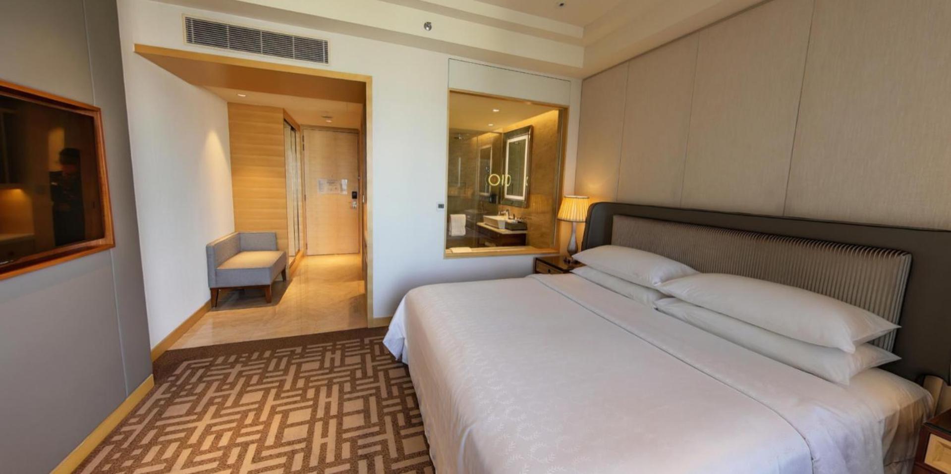 Guest Room, Deluxe, King Bed, City View