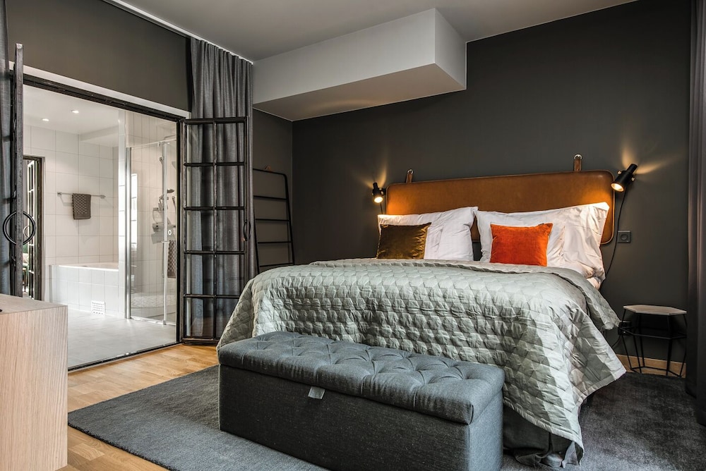Suite, Double Bed