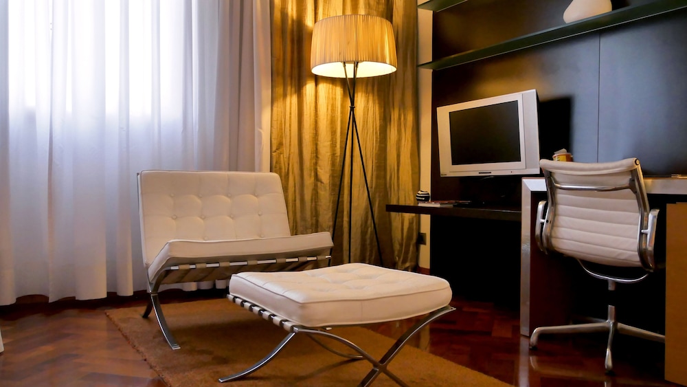 725 Continental Hotel 30/55