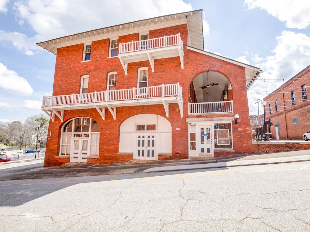 The Belmont Inn 1/39