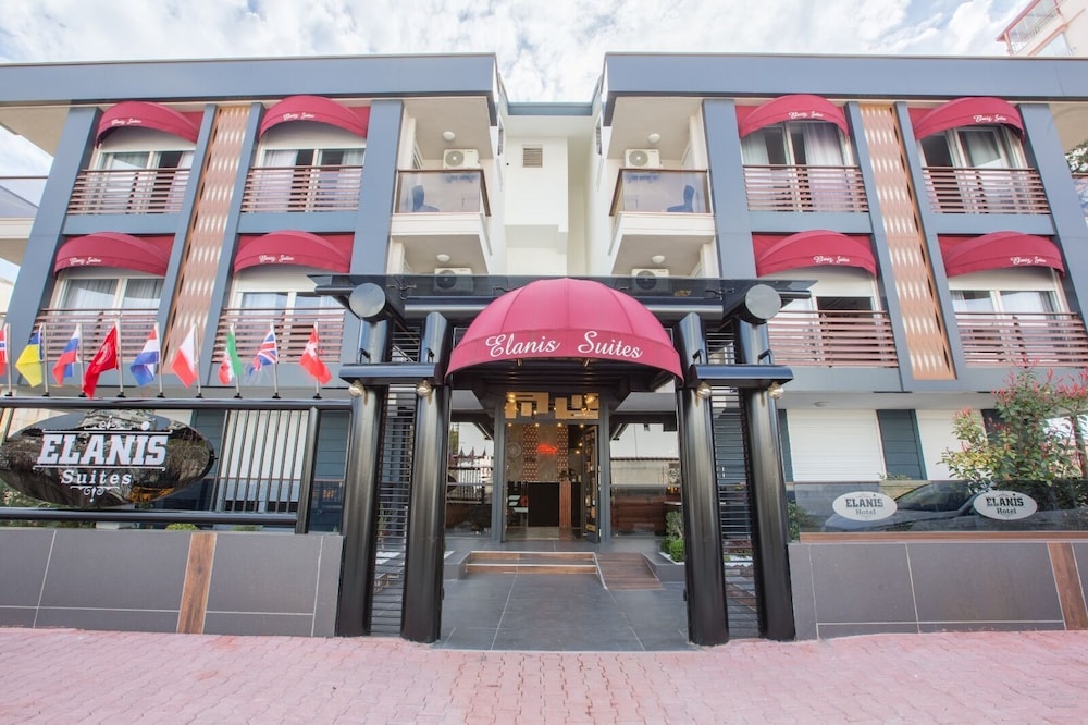 Elanis Suites 2/40