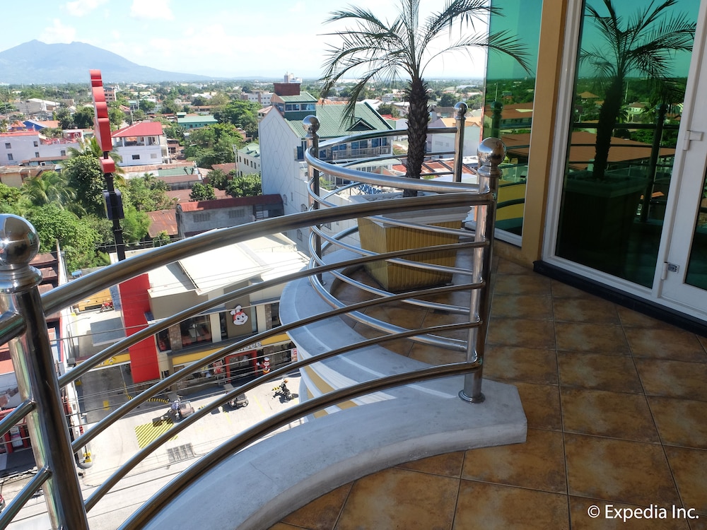 Fields Plaza Suites 62/65