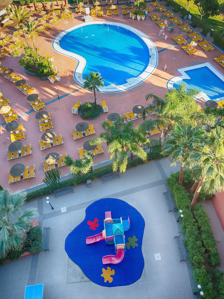 Fuengirola Beach Aparthotel 45/48