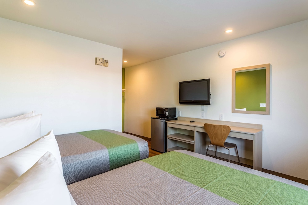 Motel6 Needles, CA 27/52