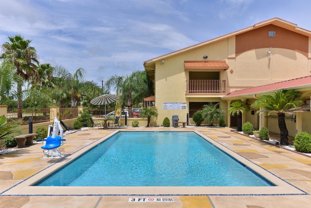 Americas Best Value Inn & Suites Alvin Houston 4/35