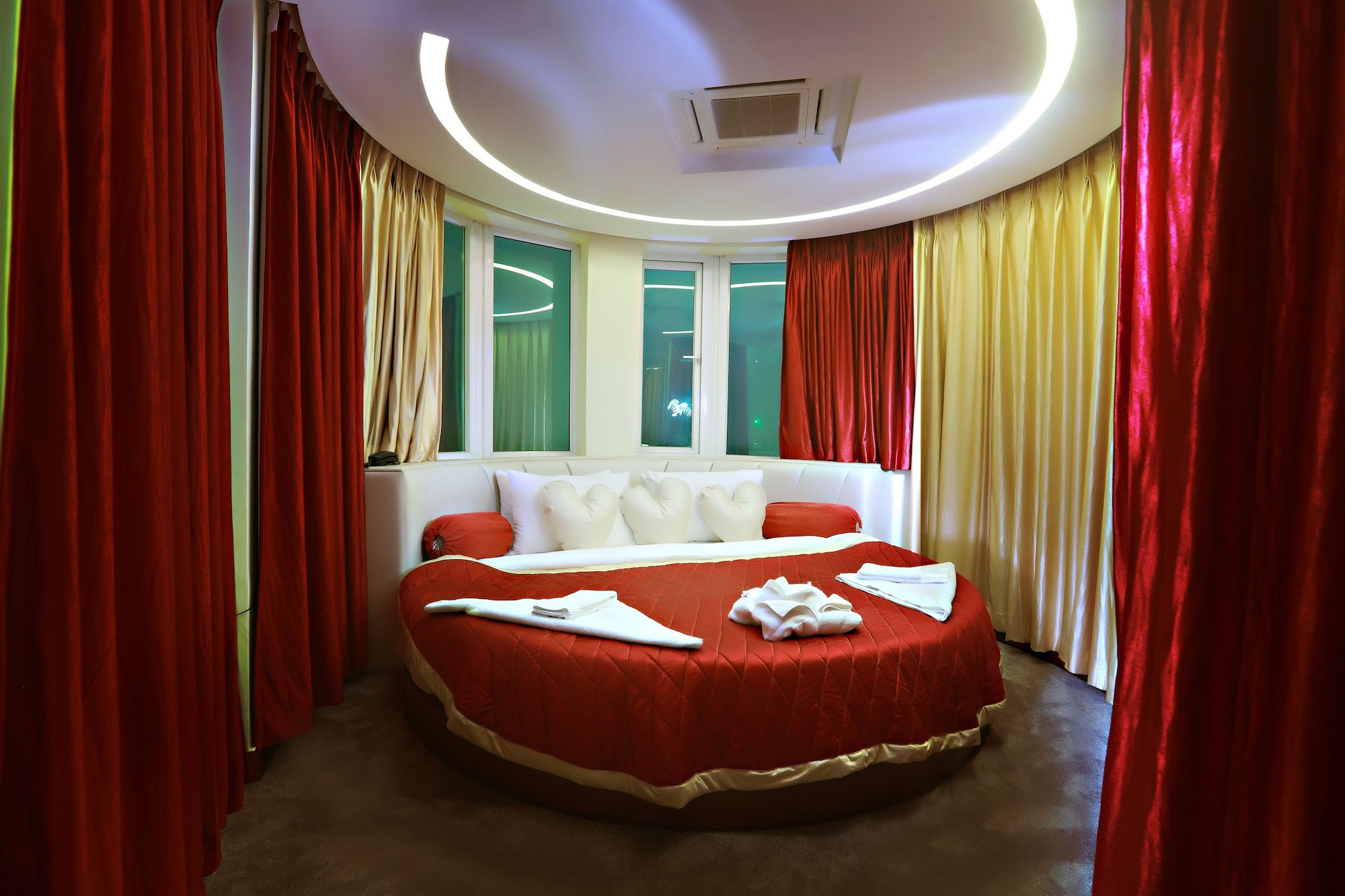 Tower, Suite