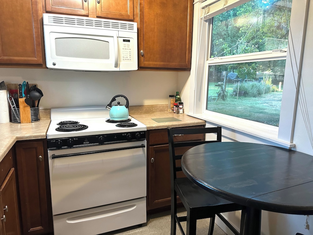 The Pines Motel and Cottages 61/73