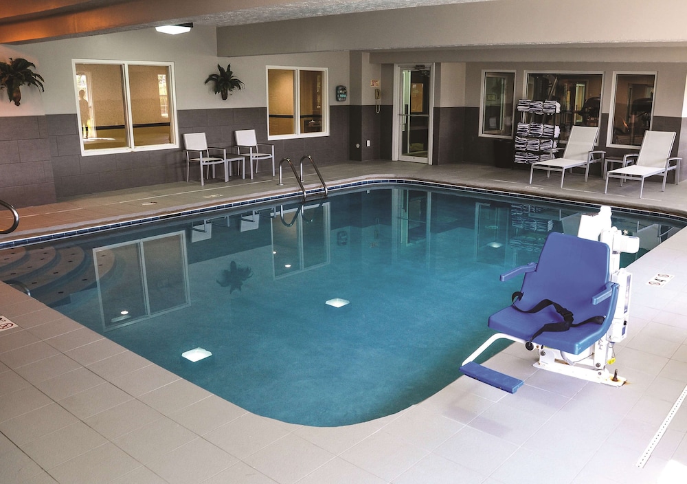 Country Inn & Suites by Radisson, Beavercreek-Dayton 3/45