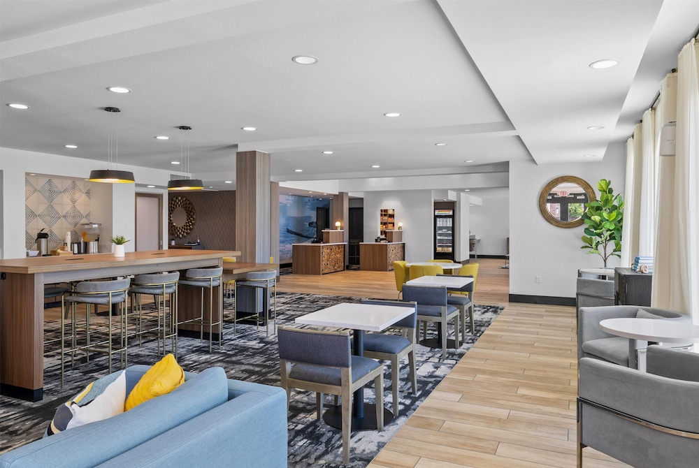 La Quinta Inn & Suites by Wyndham Santa Cruz 29/47