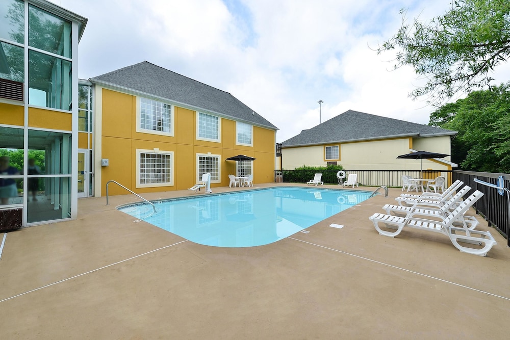 Quality Inn Crossville Near Cumberland Mountain State Park 8/47