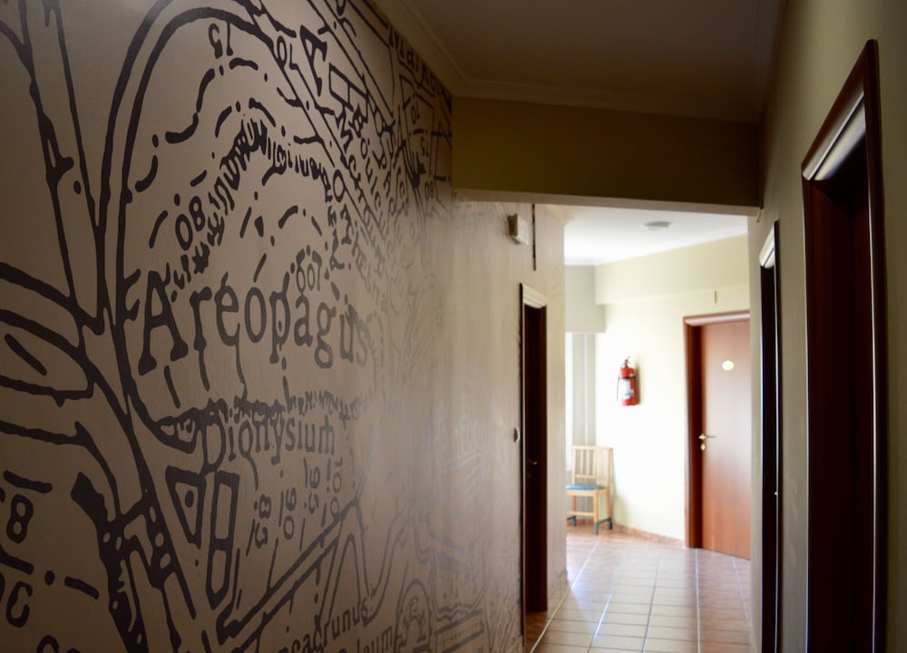 Evripides Hotel 8/69